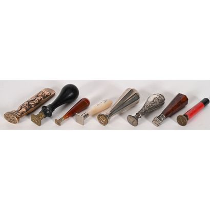 COLLECTION OF 8 CACHETS in silver-plated...