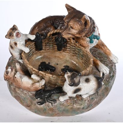 ORIGINAL GROUPE en porcelaine polychrome...