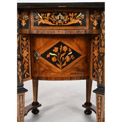 BUREAU MAZARIN «aux fleurs de jasmin» de...