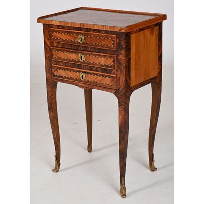 TABLE DE SALON LOUIS XV en placage de bois...