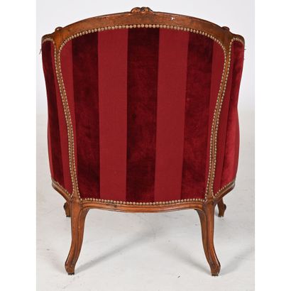 PAIRE DE BERGERES BASSES LOUIS XV de forme...