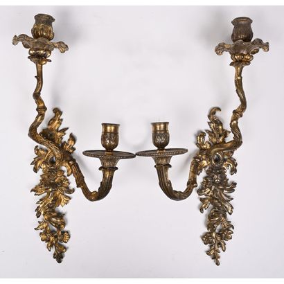 PAIRE D’APPLIQUES RÉGENCE en bronze doré...