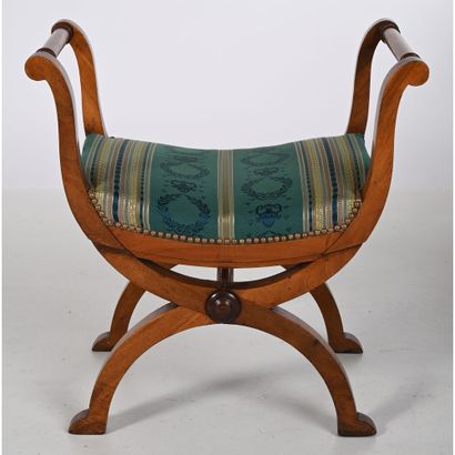 PAIR OF CURVED PLOYANTS in natural wood with...