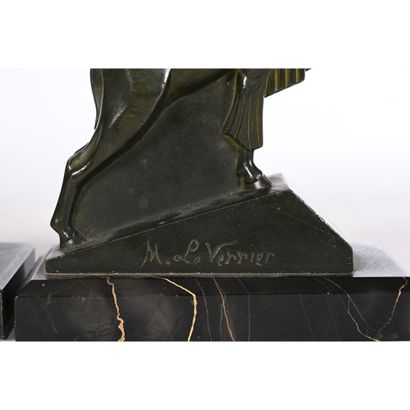 LE VERRIER Max. PAIRE DE SERRE-LIVRES au...