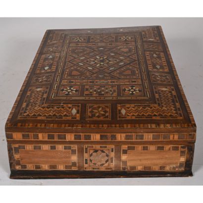 COFFRET with slightly curved front in precious...