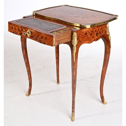 J. DUBOIS. BUREAU DE DAME à plateau coulissant...