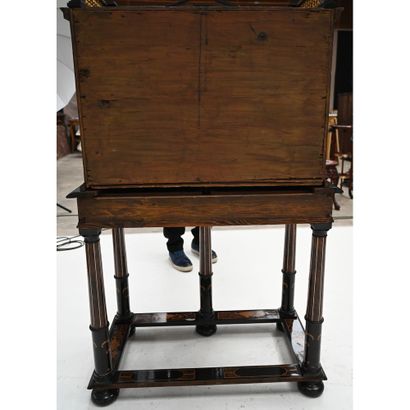 ELEGANT PETIT CABINET LOUIS XIV dit «Aux...
