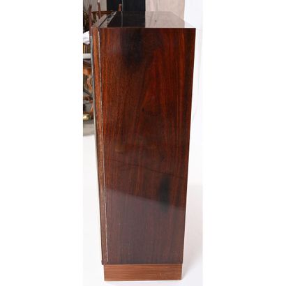 CABINET ART DECO en placage d’acajou veiné....