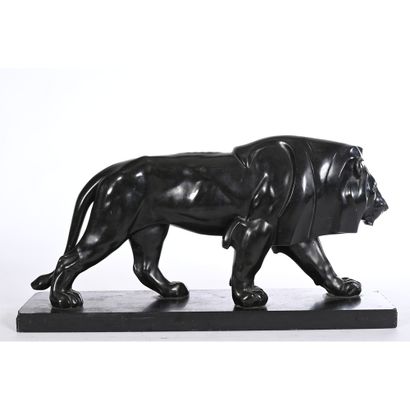 LE VERRIER Max. «Lion marchant». Métal patiné...
