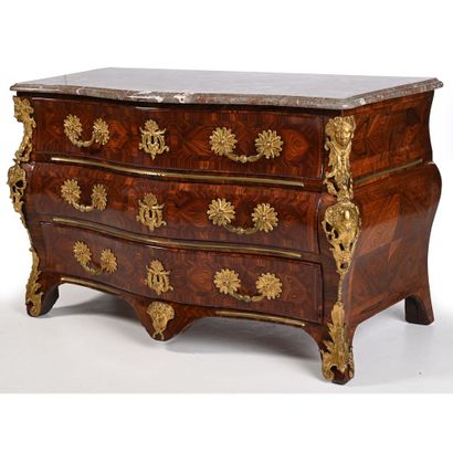 SPECTACULAIRE COMMODE TOMBEAU LOUIS XV galbée...
