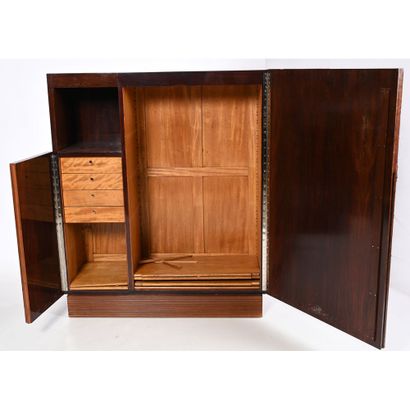 CABINET ART DECO en placage d’acajou veiné....