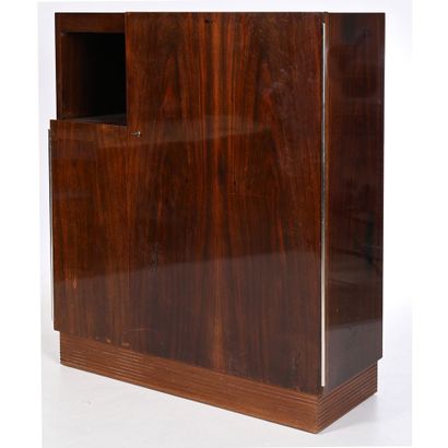 CABINET ART DECO en placage d’acajou veiné....