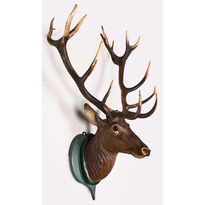 ÉCOLE AUTRICHIENNE du XIXè. «Tête de cerf...