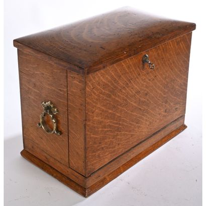 ORIGINAL TRAVEL WRITER BOX in oak. The top...