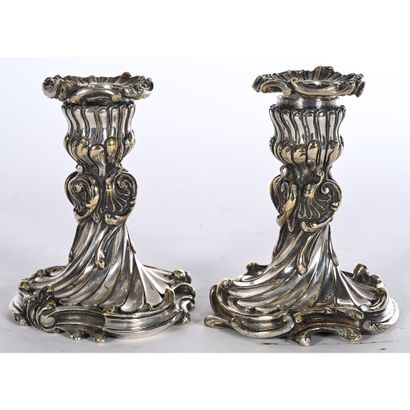 PAIRE DE PETITS BOUGEOIRS DE TOILETTE LOUIS...