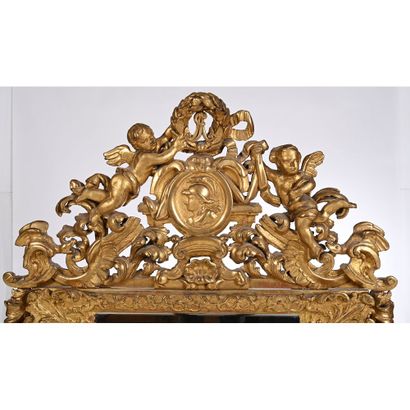 MIROIR LOUIS XIV à fronton à décor d’un profil...