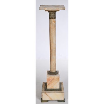 NAPOLEON III COLUMN in alabaster. Square-section...