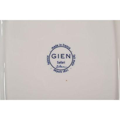 GIEN. SERVICE DE TABLE en faïence modèle...