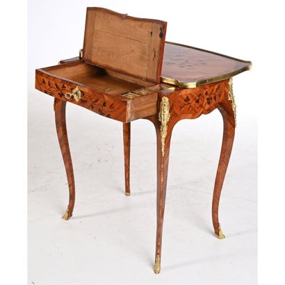 J. DUBOIS. BUREAU DE DAME à plateau coulissant...
