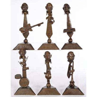 SET OF 6 MUSICIANS in bronze depicting the...