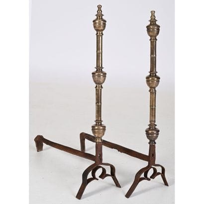 PAIRE DE GRANDS LANDIERS LOUIS XIII en bronze...