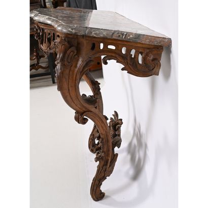 CONSOLE LOUIS XV de forme mouvementée en...