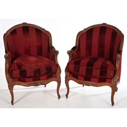 PAIRE DE BERGERES BASSES LOUIS XV de forme...