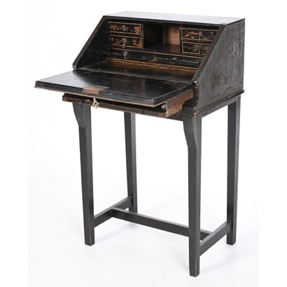 LITTLE LOUIS XVI PENTE DESK in Chinese-style...