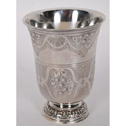 TIMBALE on pedestal in solid silver, hallmarked...