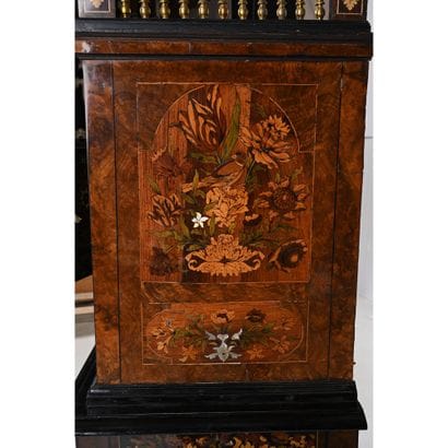 ELEGANT PETIT CABINET LOUIS XIV dit «Aux...