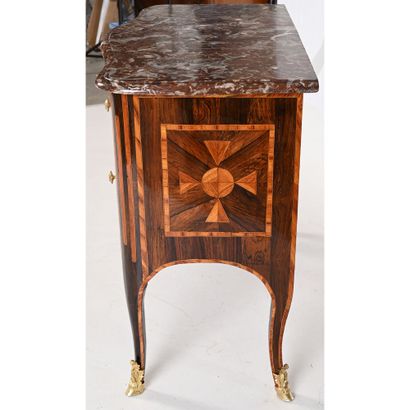 MONDON François. (Attribué à). PETITE COMMODE...
