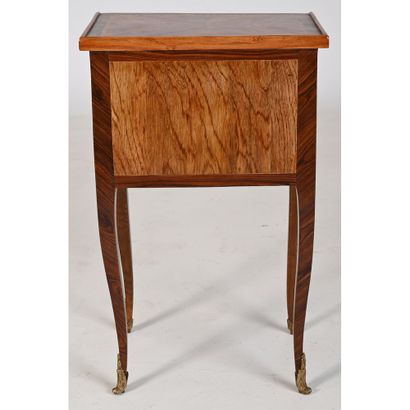 TABLE DE SALON LOUIS XV en placage de bois...