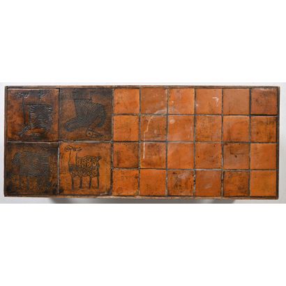 BLIN Jacques. TABLE BASSE à carreaux en céramique...