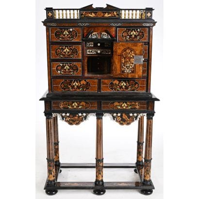 ELEGANT PETIT CABINET LOUIS XIV dit «Aux...