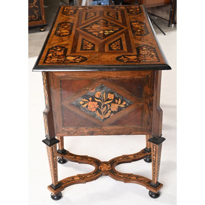 BUREAU MAZARIN «aux fleurs de jasmin» de...
