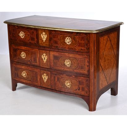 COMMODE LOUIS XIV à façade cintrée en placage...