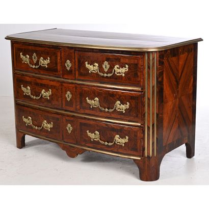 COMMODE RÉGENCE à plateau bois tout en placage...