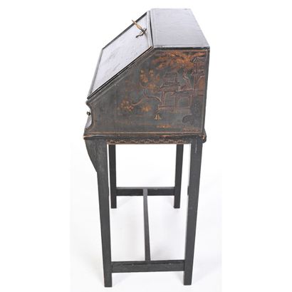 LITTLE LOUIS XVI PENTE DESK in Chinese-style...