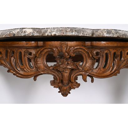CONSOLE LOUIS XV de forme mouvementée en...