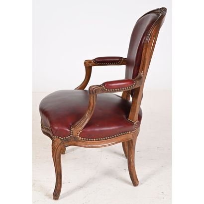SUITE DE 4 FAUTEUILS LOUIS XV en bois naturel...