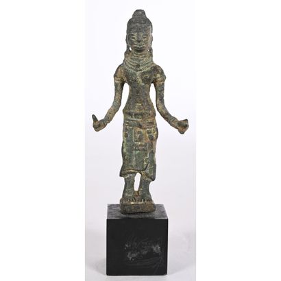 FEMALE DIVINITY in bronze. Khmer Empire....