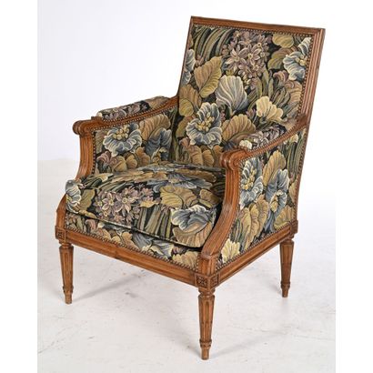 LOUIS XVI BERGERE in molded beech. Square...