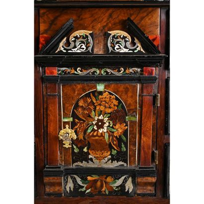 ELEGANT PETIT CABINET LOUIS XIV dit «Aux...