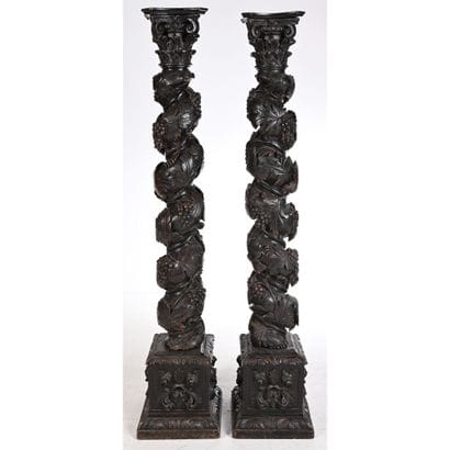 PAIRE DE COLONNES torsadées à décor de feuilles...