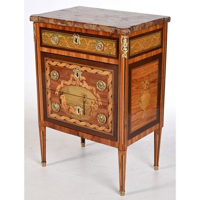 LITTLE LOUIS XVI BETWEEN-TIME COMMODE in...