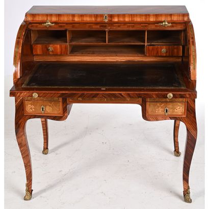 BUREAU CYLINDRE LOUIS XV à lamelles en placage...