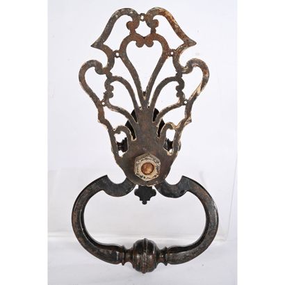 HEURTOIR DE PORTE LOUIS XIV en forme de lambrequin...