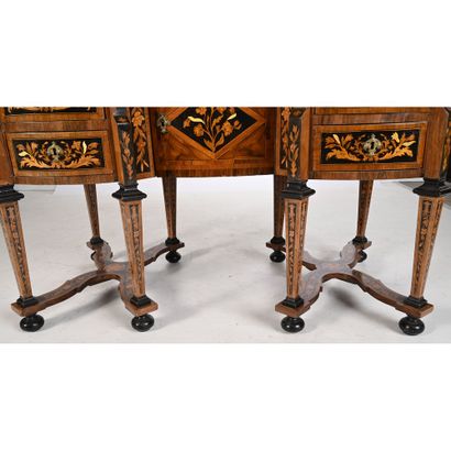 BUREAU MAZARIN «aux fleurs de jasmin» de...