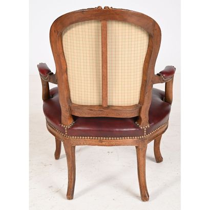 SUITE DE 4 FAUTEUILS LOUIS XV en bois naturel...