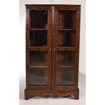 VITRINE A HAUTEUR D’APPUI LOUIS XIV en placage...